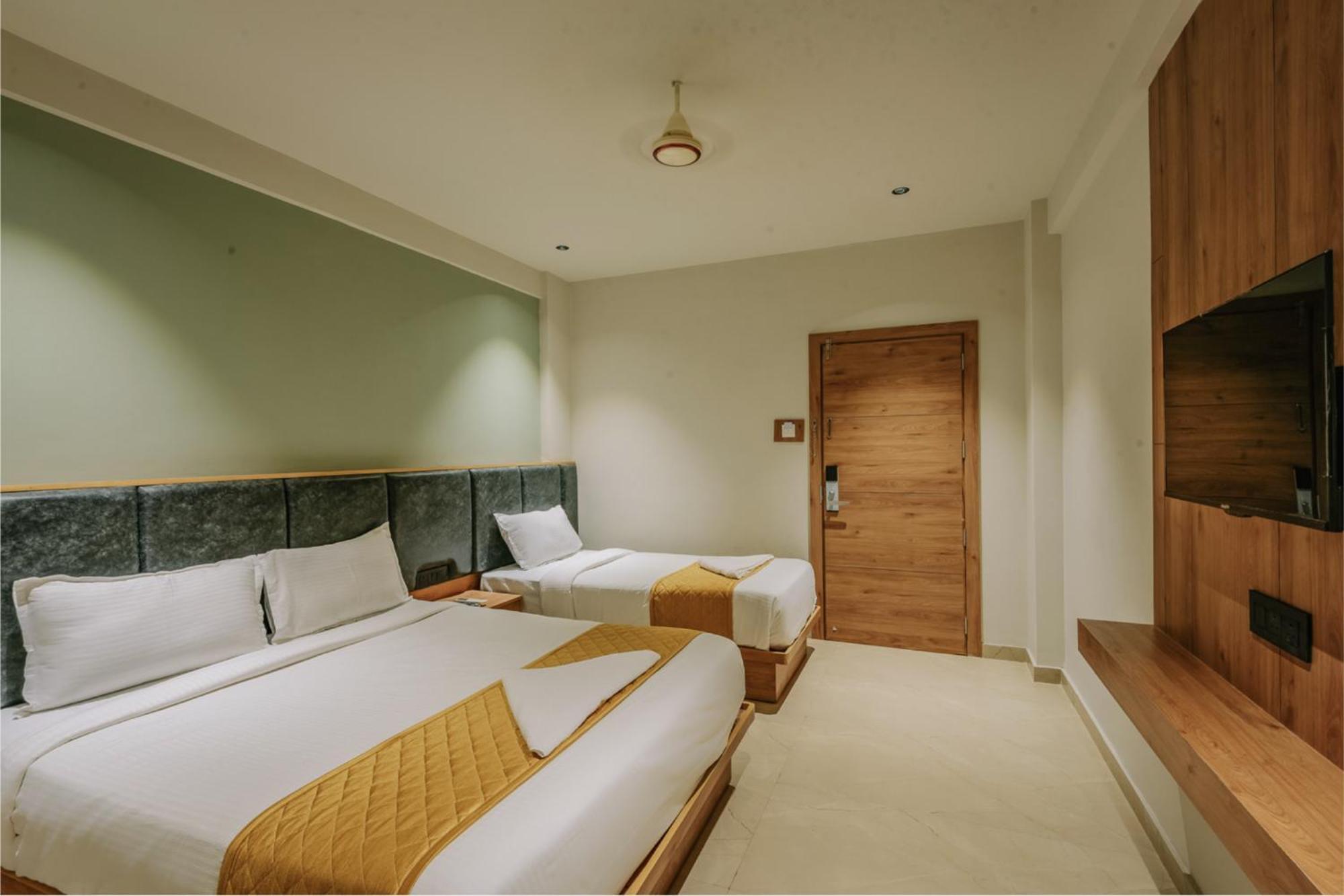 Hotel Beverly Plaza קוז'יקודה מראה חיצוני תמונה