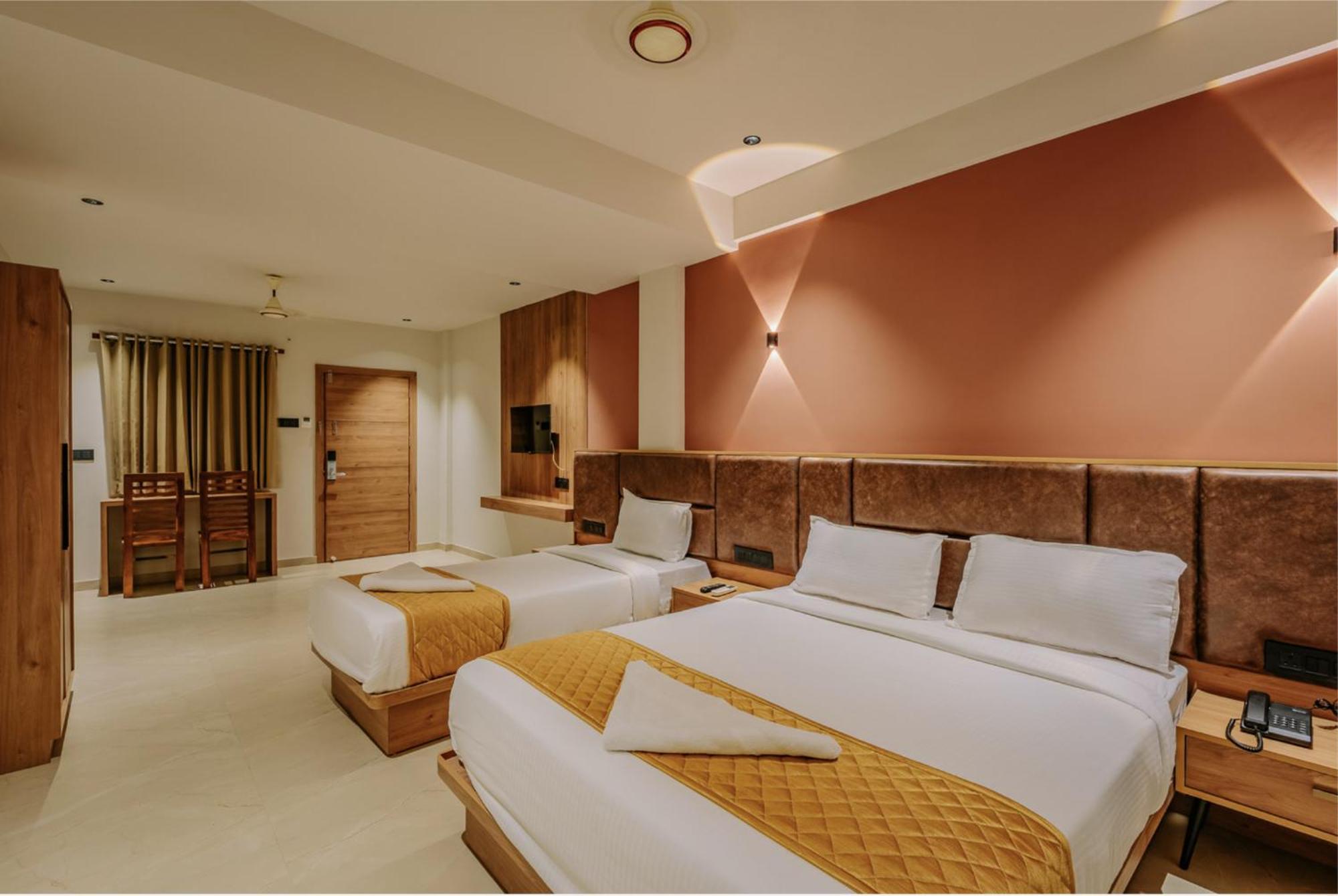 Hotel Beverly Plaza קוז'יקודה מראה חיצוני תמונה