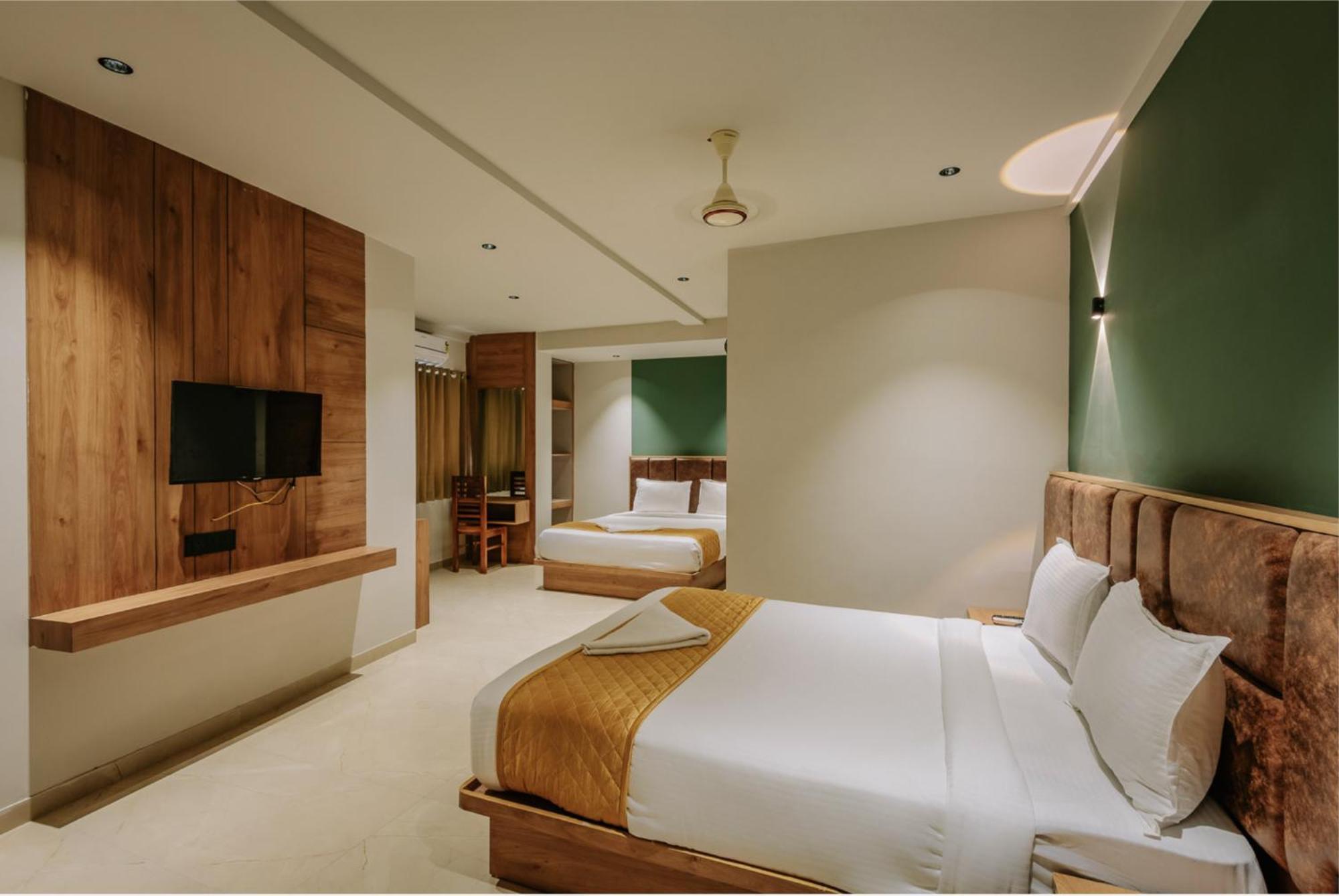 Hotel Beverly Plaza קוז'יקודה מראה חיצוני תמונה