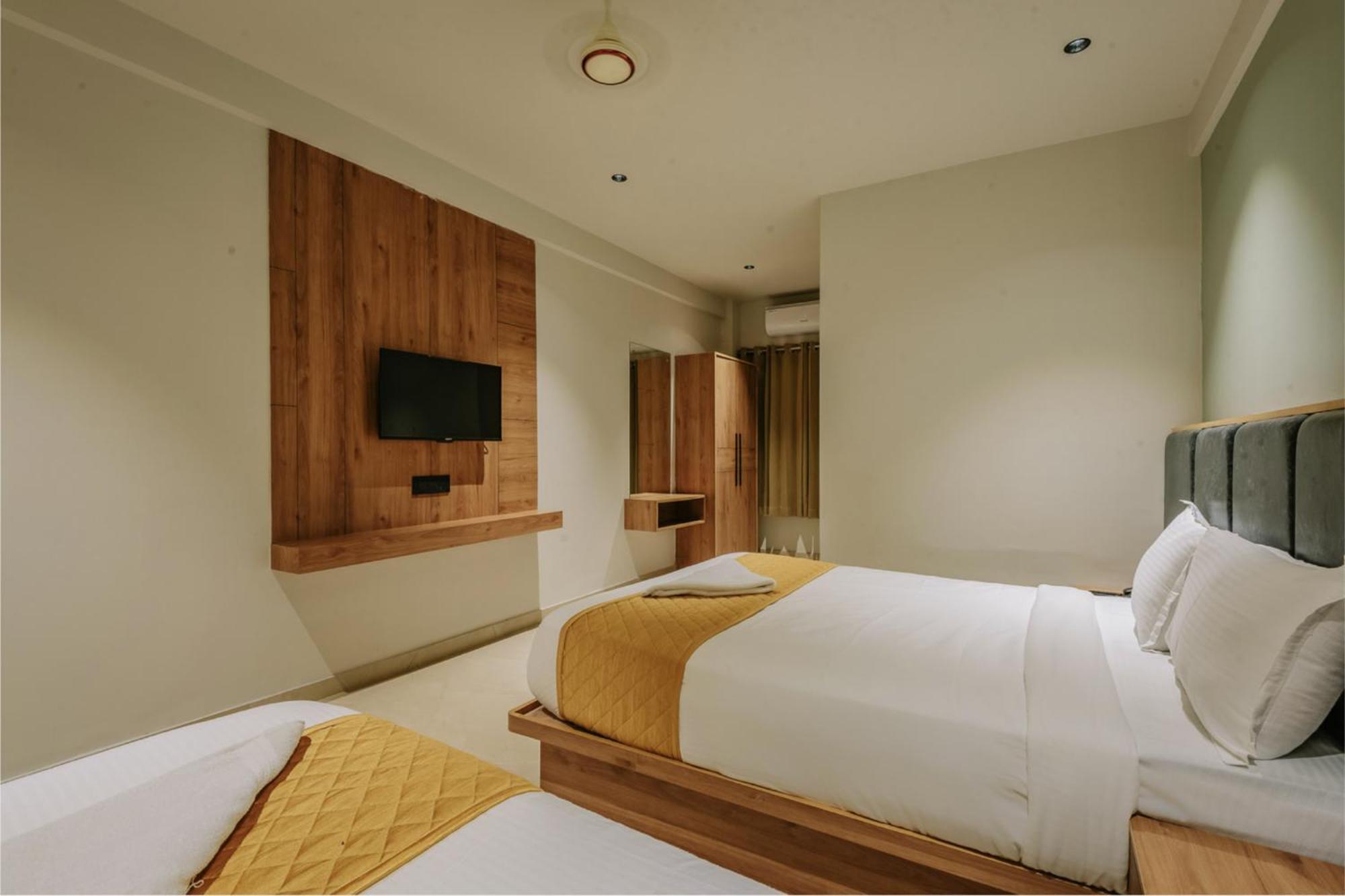 Hotel Beverly Plaza קוז'יקודה מראה חיצוני תמונה