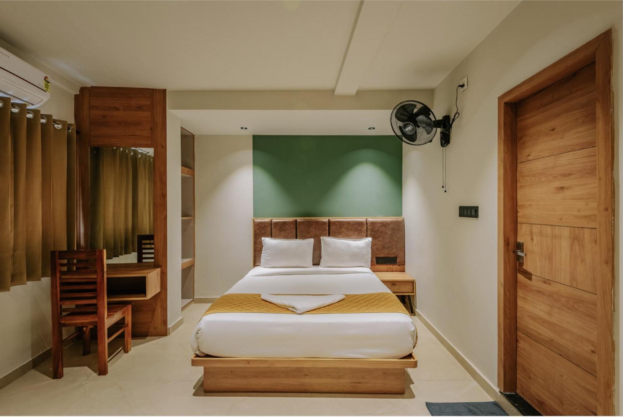Hotel Beverly Plaza קוז'יקודה מראה חיצוני תמונה