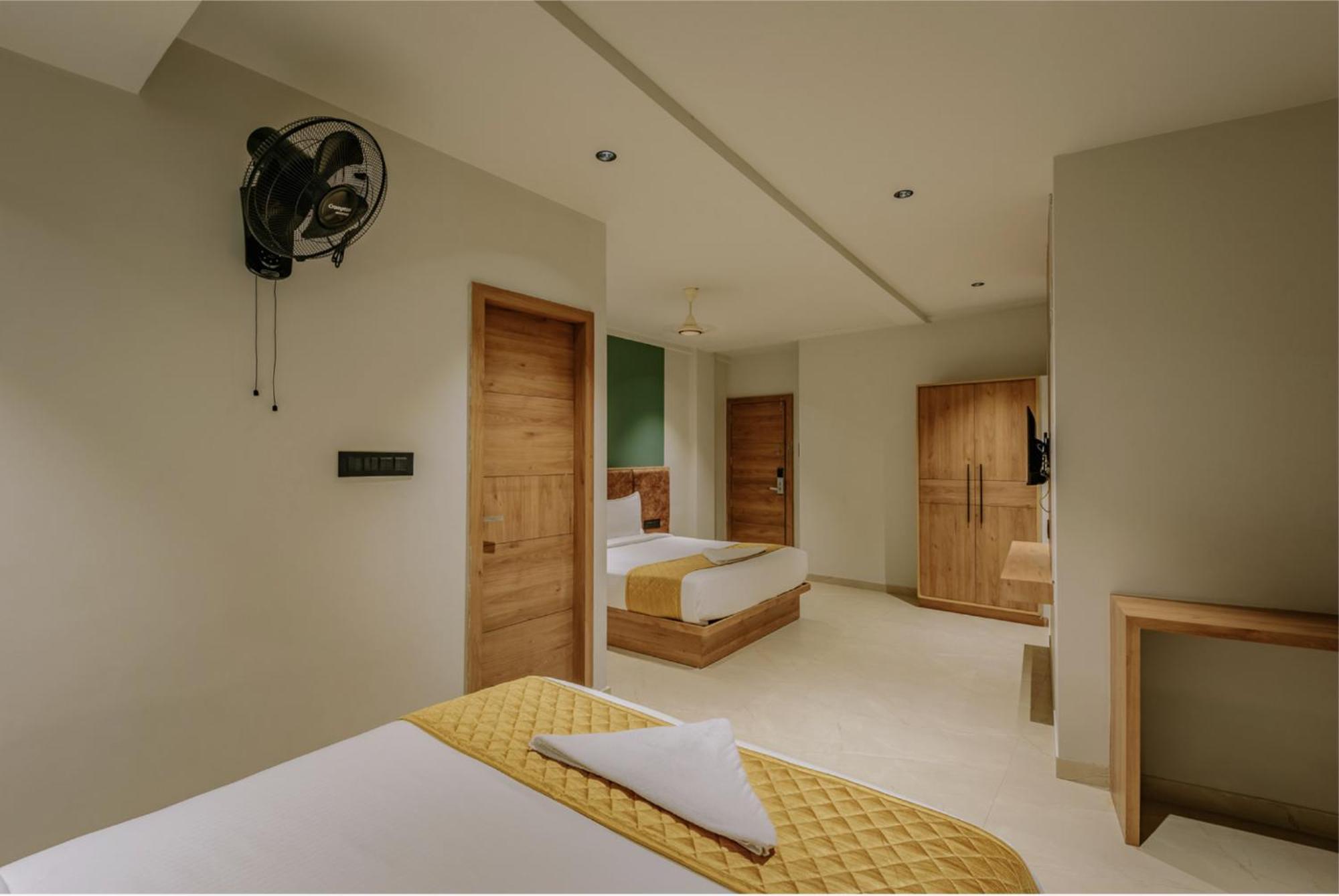 Hotel Beverly Plaza קוז'יקודה מראה חיצוני תמונה