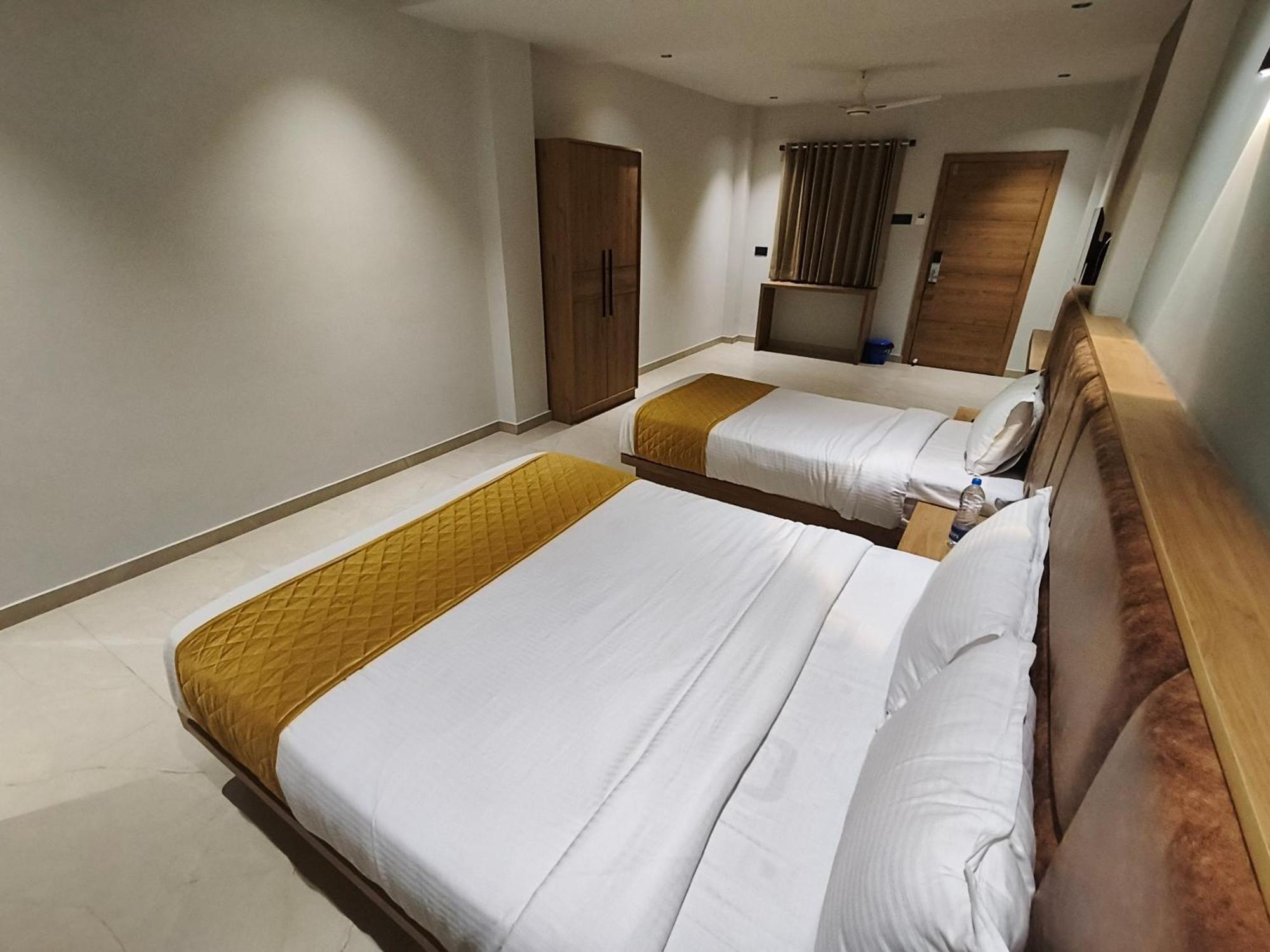 Hotel Beverly Plaza קוז'יקודה מראה חיצוני תמונה