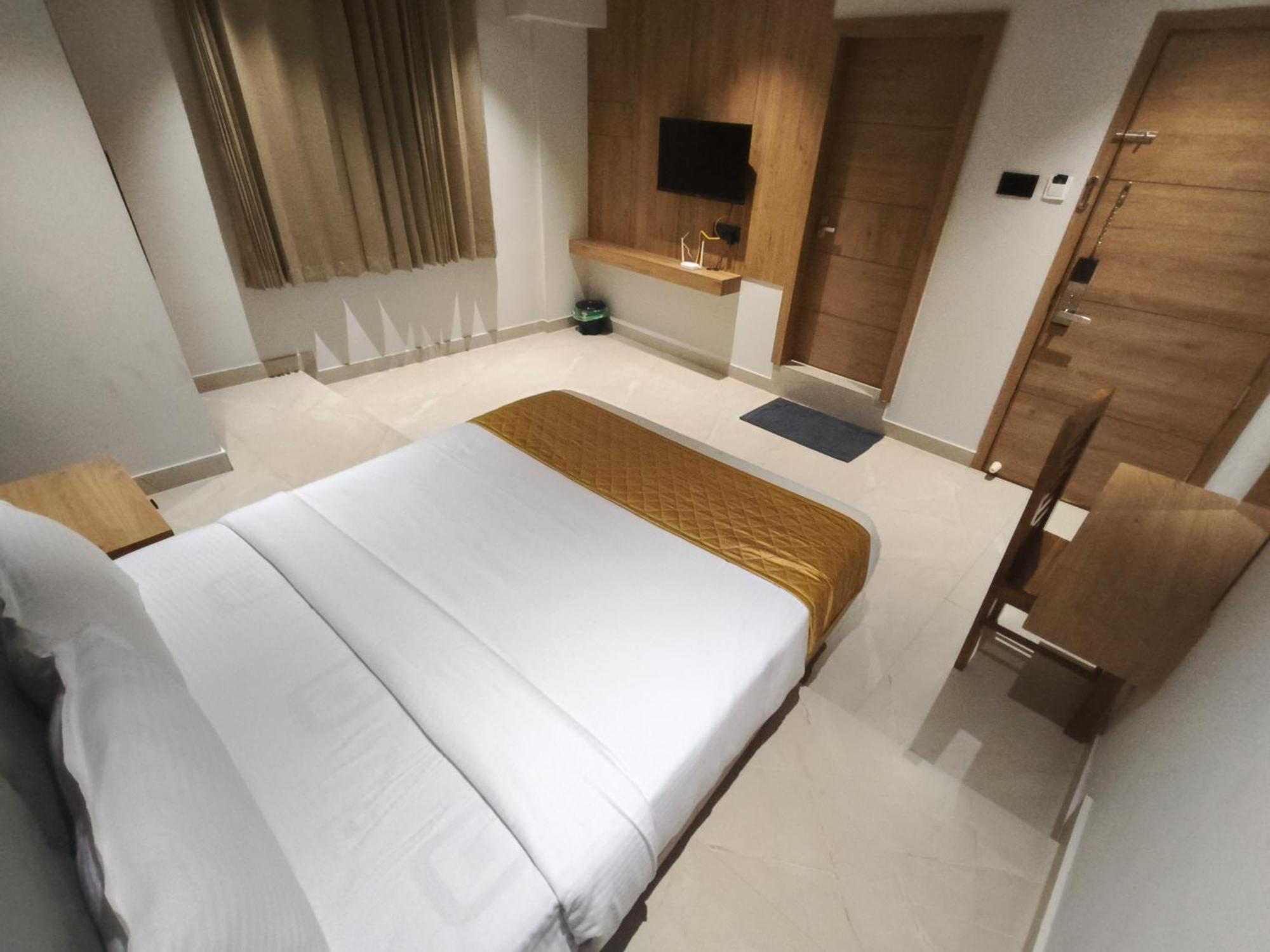 Hotel Beverly Plaza קוז'יקודה מראה חיצוני תמונה