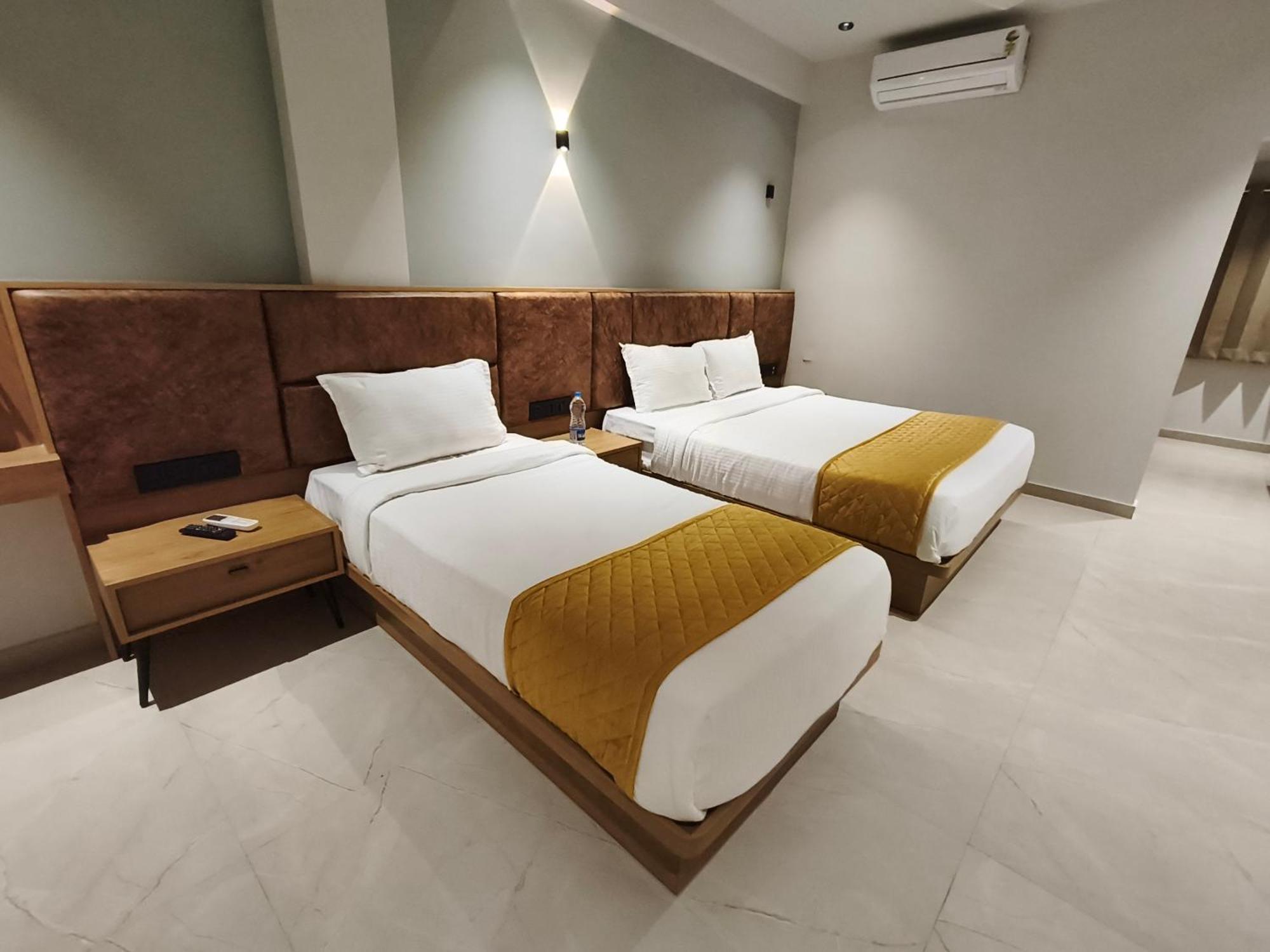 Hotel Beverly Plaza קוז'יקודה מראה חיצוני תמונה
