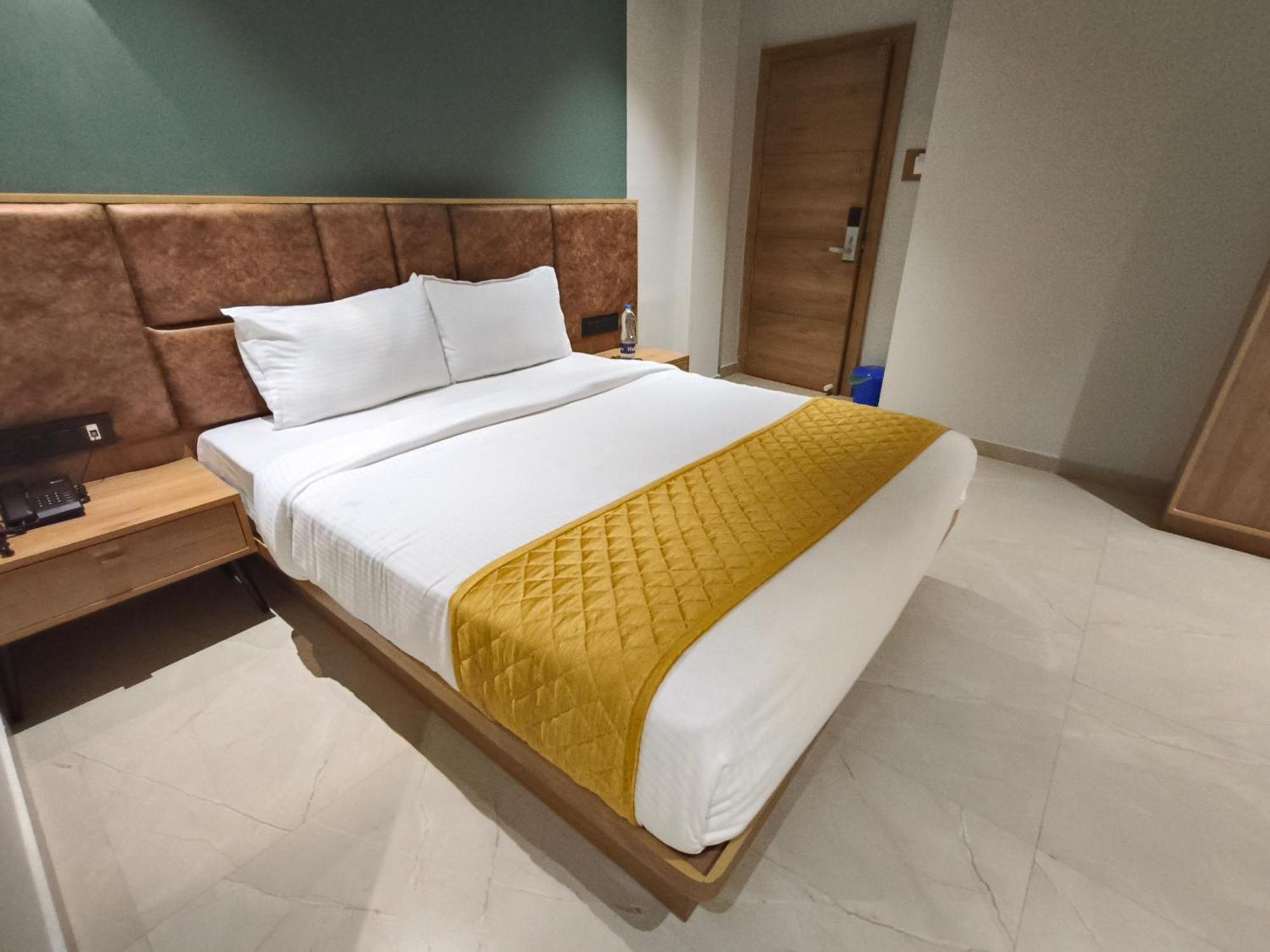 Hotel Beverly Plaza קוז'יקודה מראה חיצוני תמונה