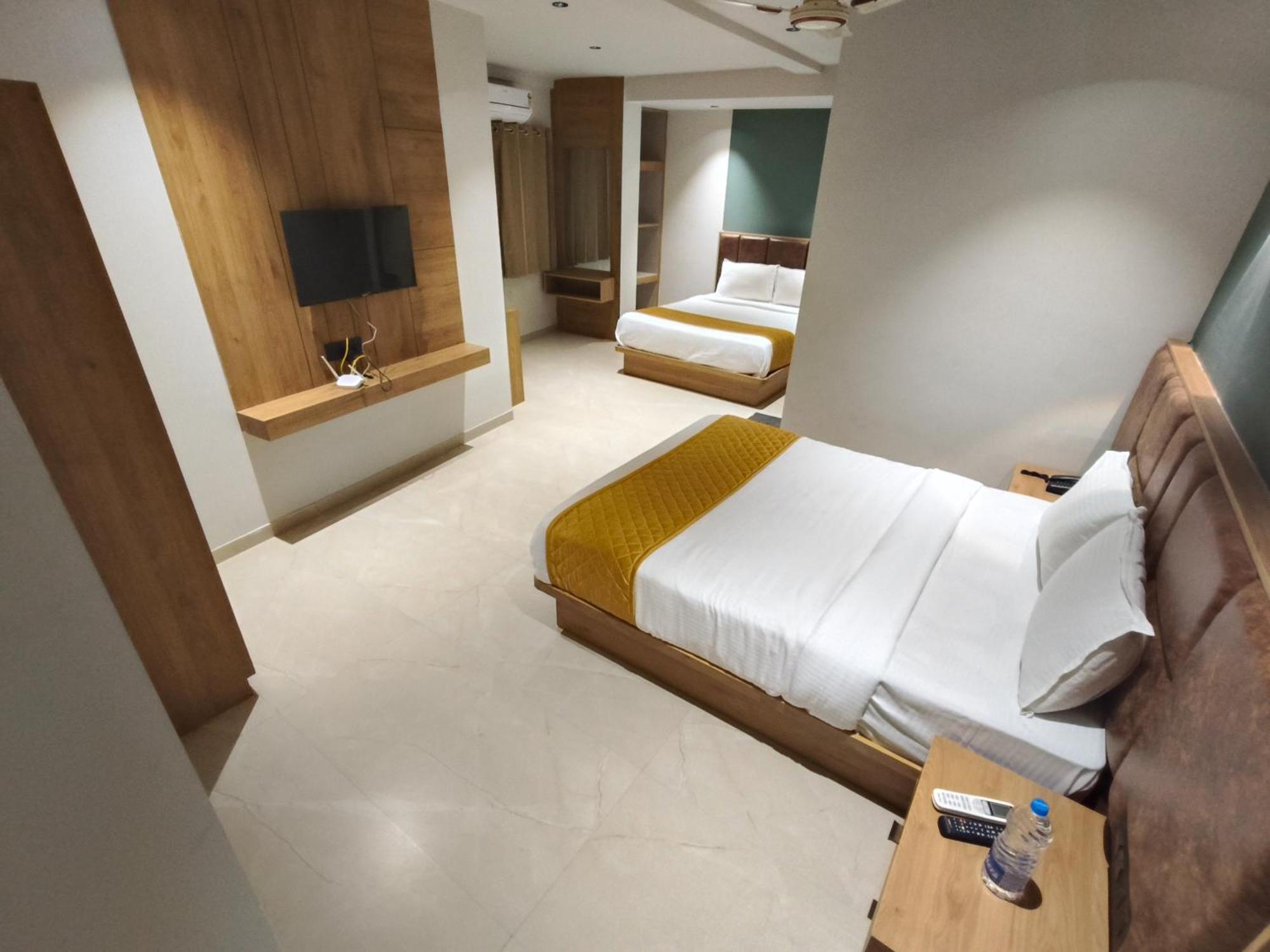 Hotel Beverly Plaza קוז'יקודה מראה חיצוני תמונה
