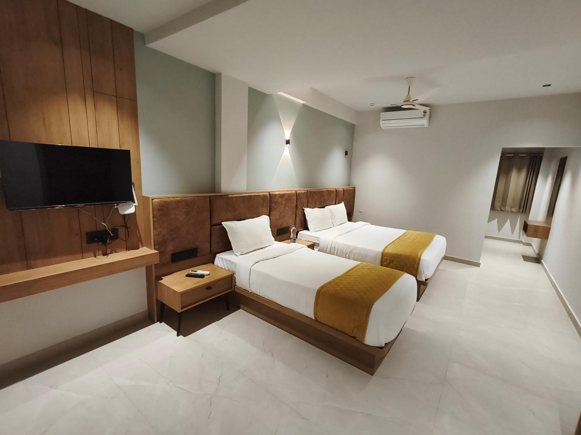 Hotel Beverly Plaza קוז'יקודה מראה חיצוני תמונה