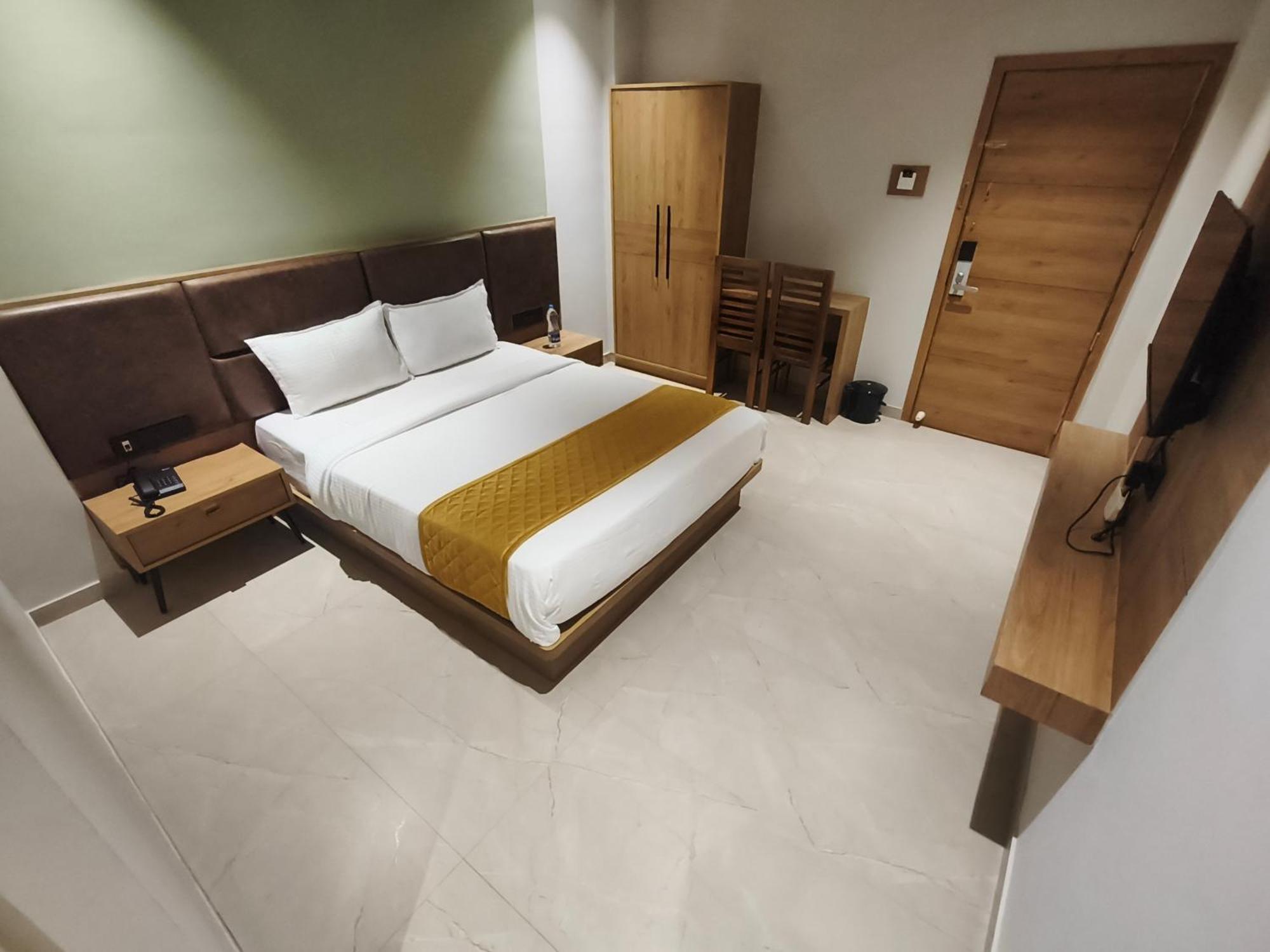 Hotel Beverly Plaza קוז'יקודה מראה חיצוני תמונה