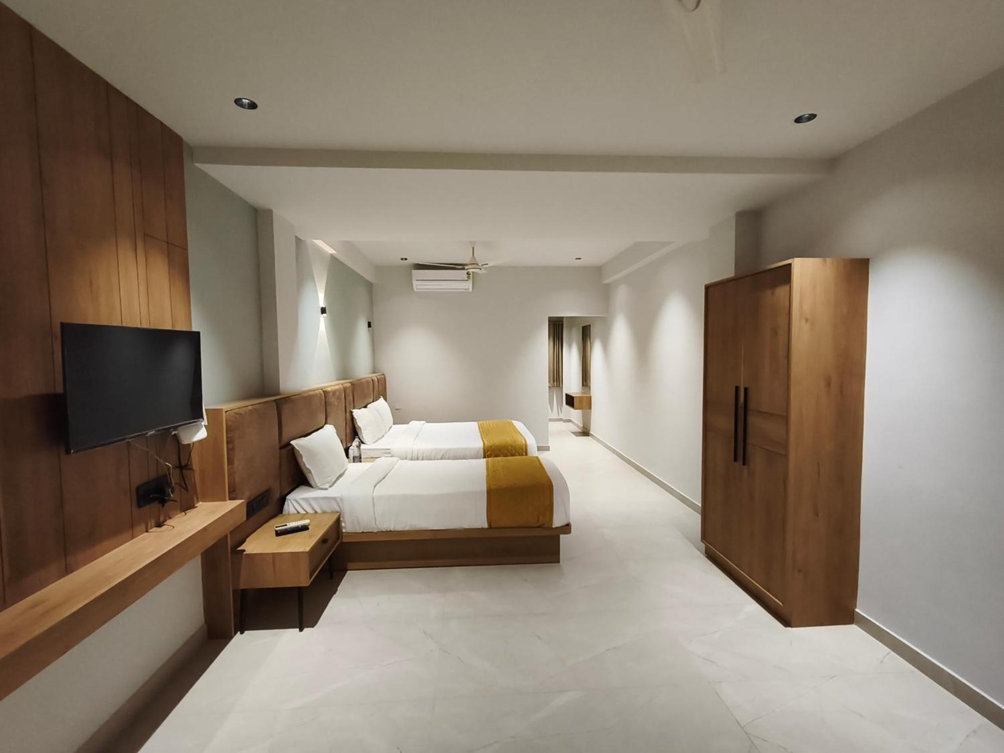 Hotel Beverly Plaza קוז'יקודה מראה חיצוני תמונה